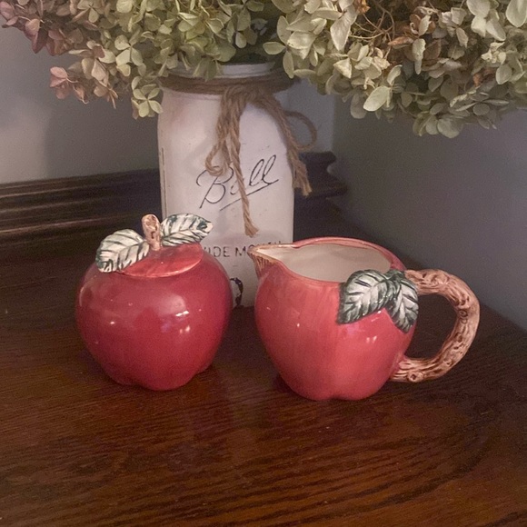 Sugar bowl and creamer - Picture 1 of 3